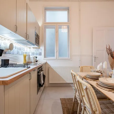 Sassy Lee Apartment Budapest Exterior foto