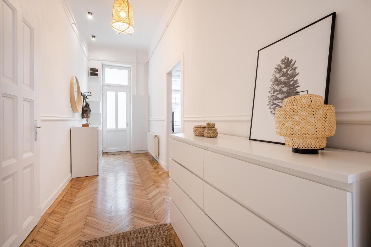 Sassy Lee Apartment *
